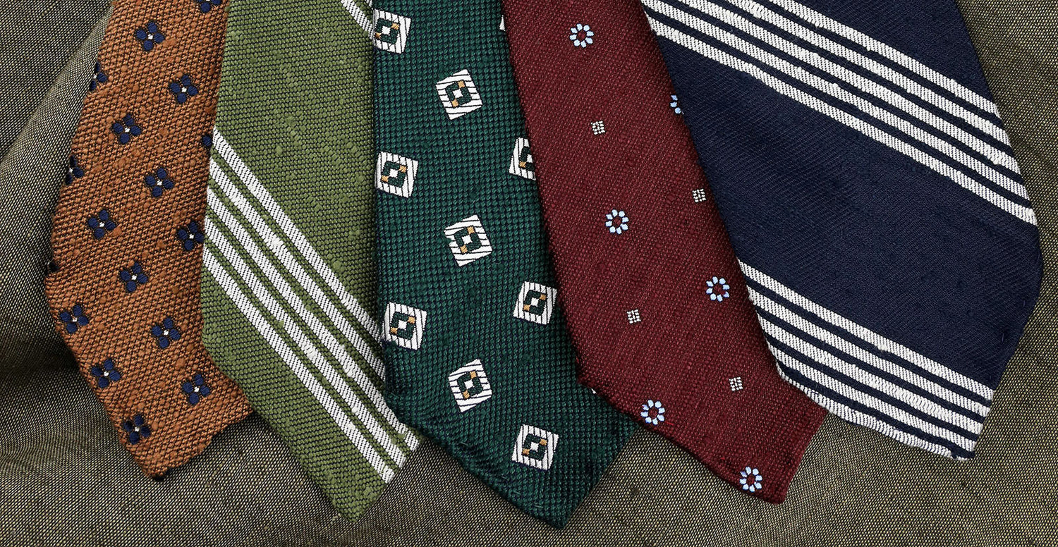Cravatte in seta shantung – texture, eleganza e versatilità