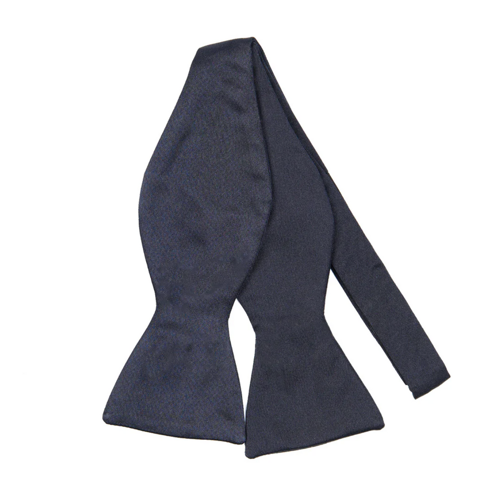 papillon blu navy in raso di seta da annodare, fatto a mano a Como da Lorenzi Como