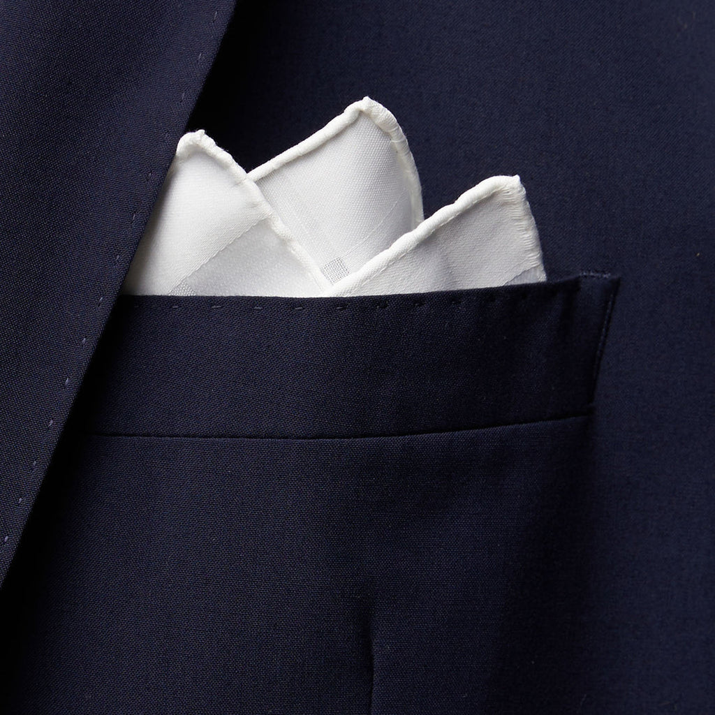 pochette chiaro in raso di seta di Lorenzi Como, tessuta a Como