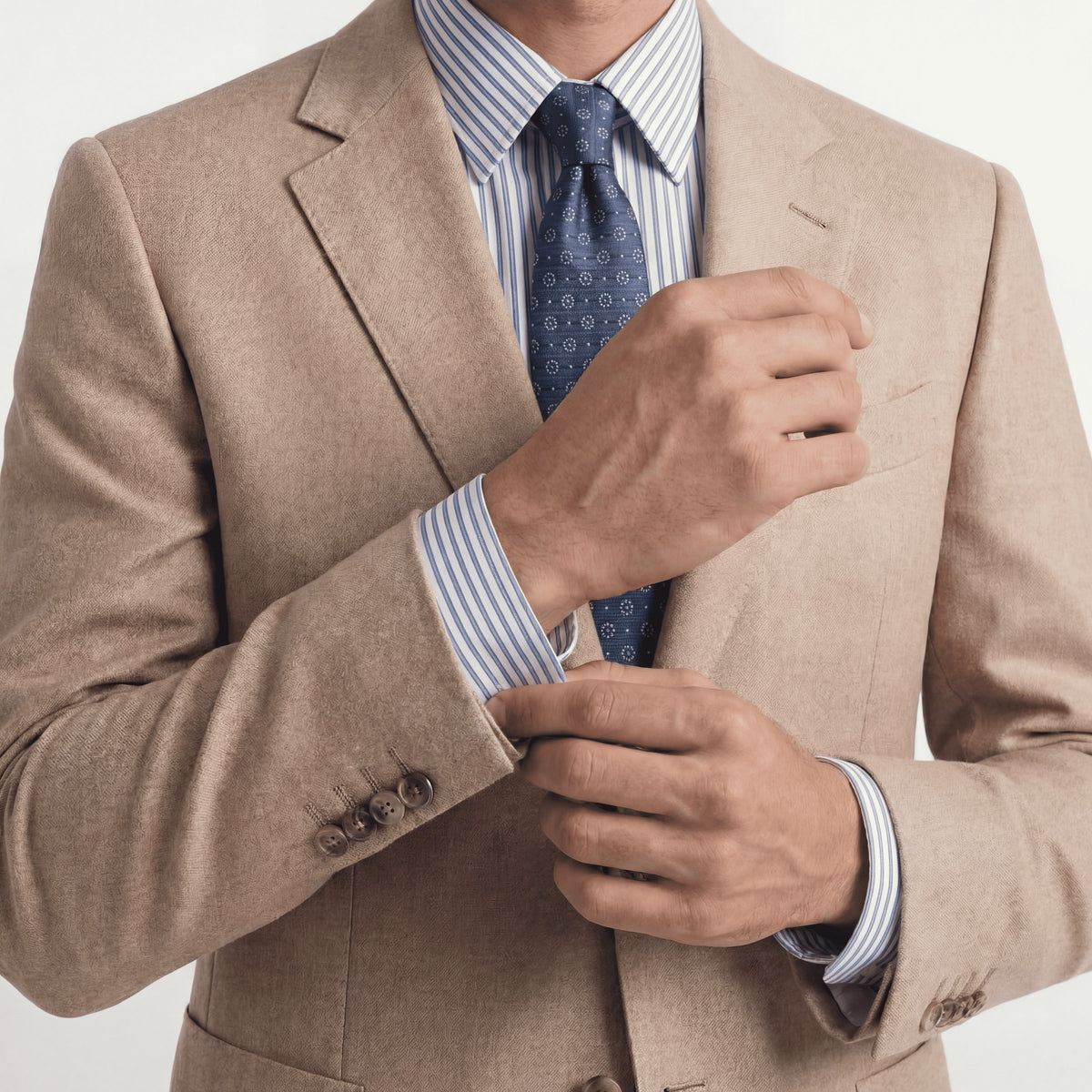 BLUE JACQUARD SILK TIE - Circular micro pattern, worn with a suit and shirt