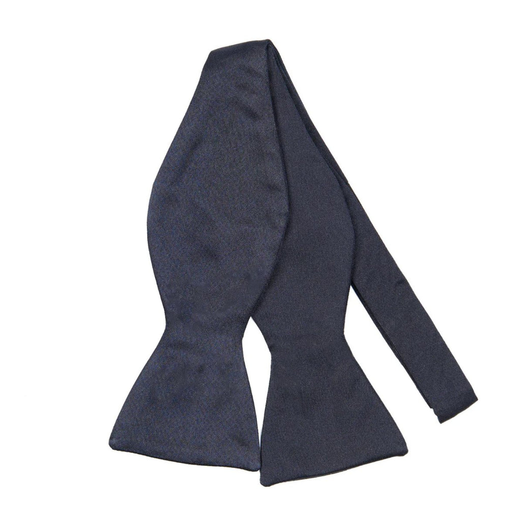 papillon blu navy in raso di seta da annodare, fatto a mano a Como da Lorenzi Como