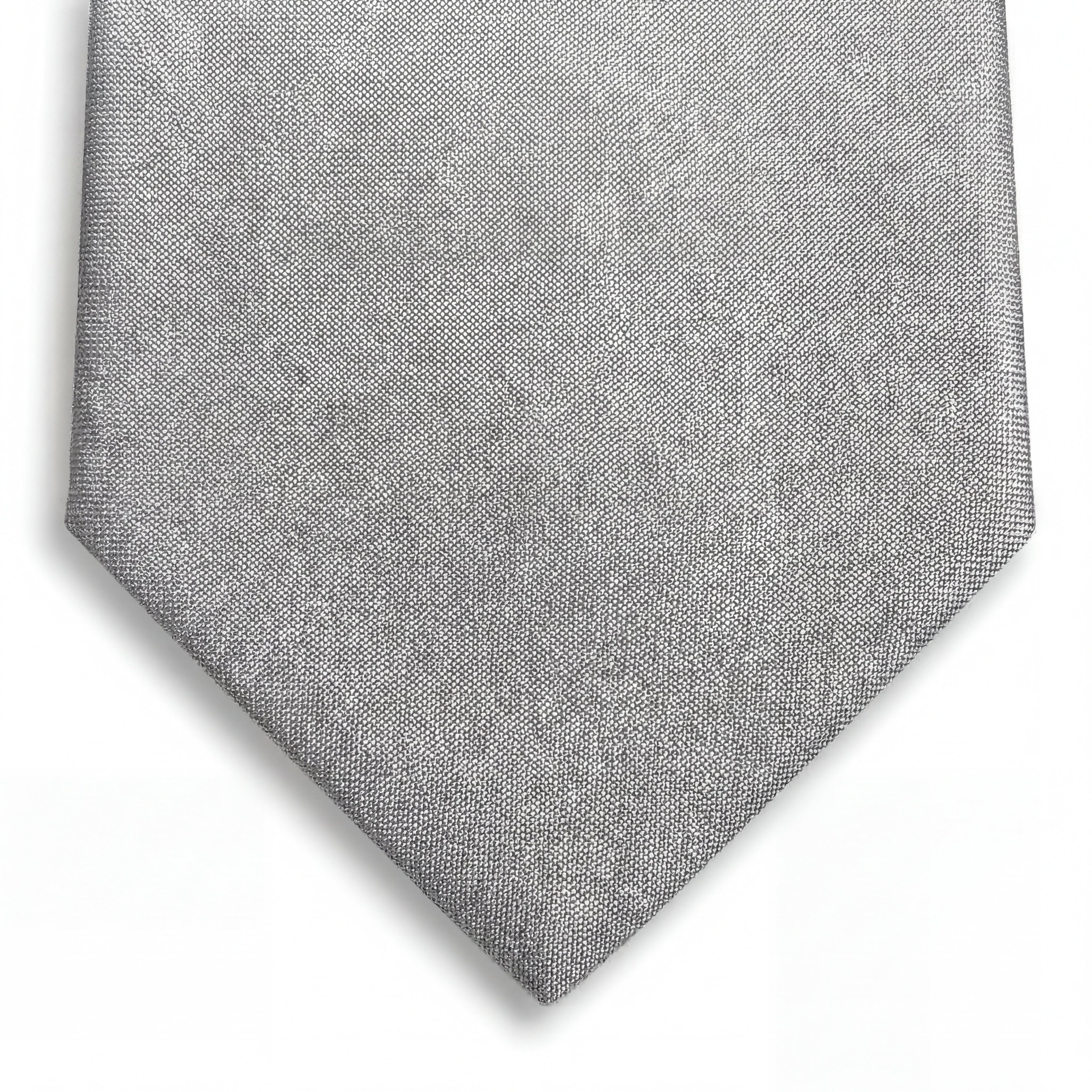 cravatta grigio scuro 3 pieghe in seta jacquard, tinta unita, fatta a mano a Como da Lorenzi Como