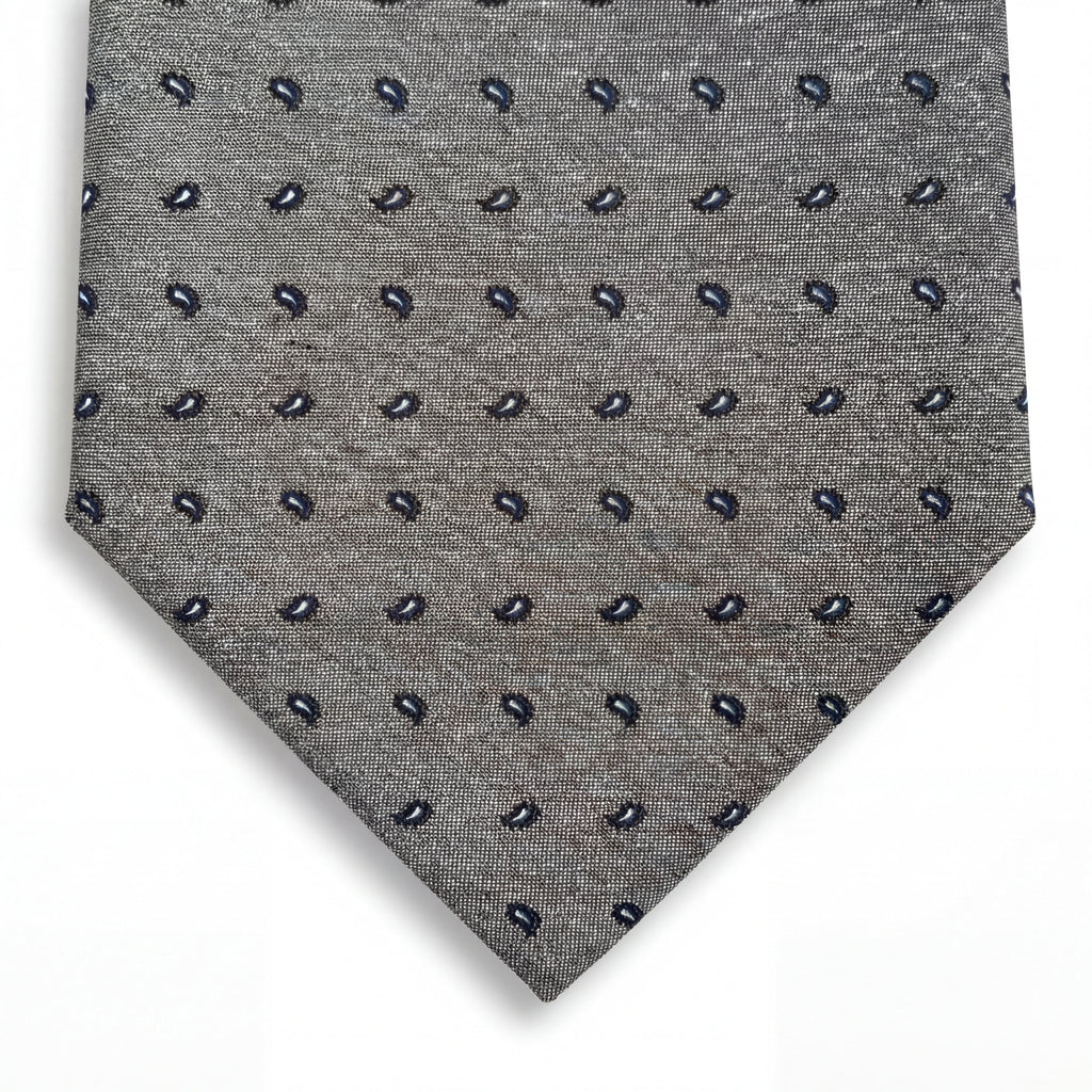 cravatta grigio sartoriale in seta jacquard con paisley, fatta a mano a Como da Lorenzi Como
