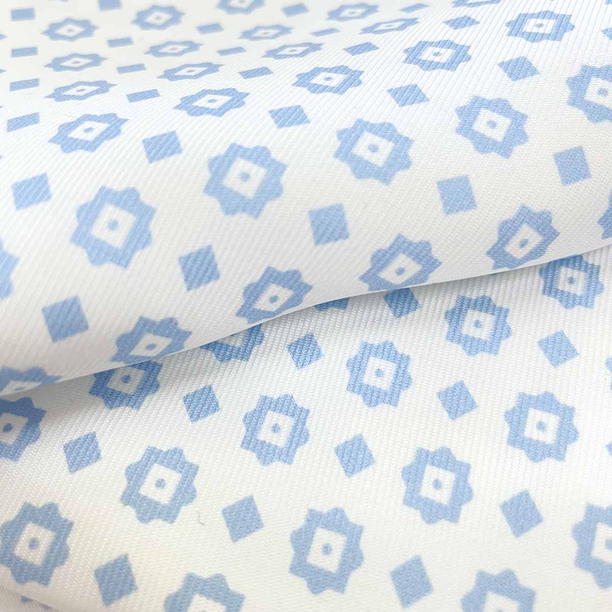 WHITE & BLUE SILK SATIN ASCOT TIE - Medallion - detail view 2